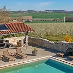 Domaine De Rambeau 4* Castelmoron-sur-Lot