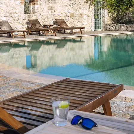 Domaine De Rambeau 4*