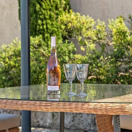 Couette-café Domaine De Rambeau 4*